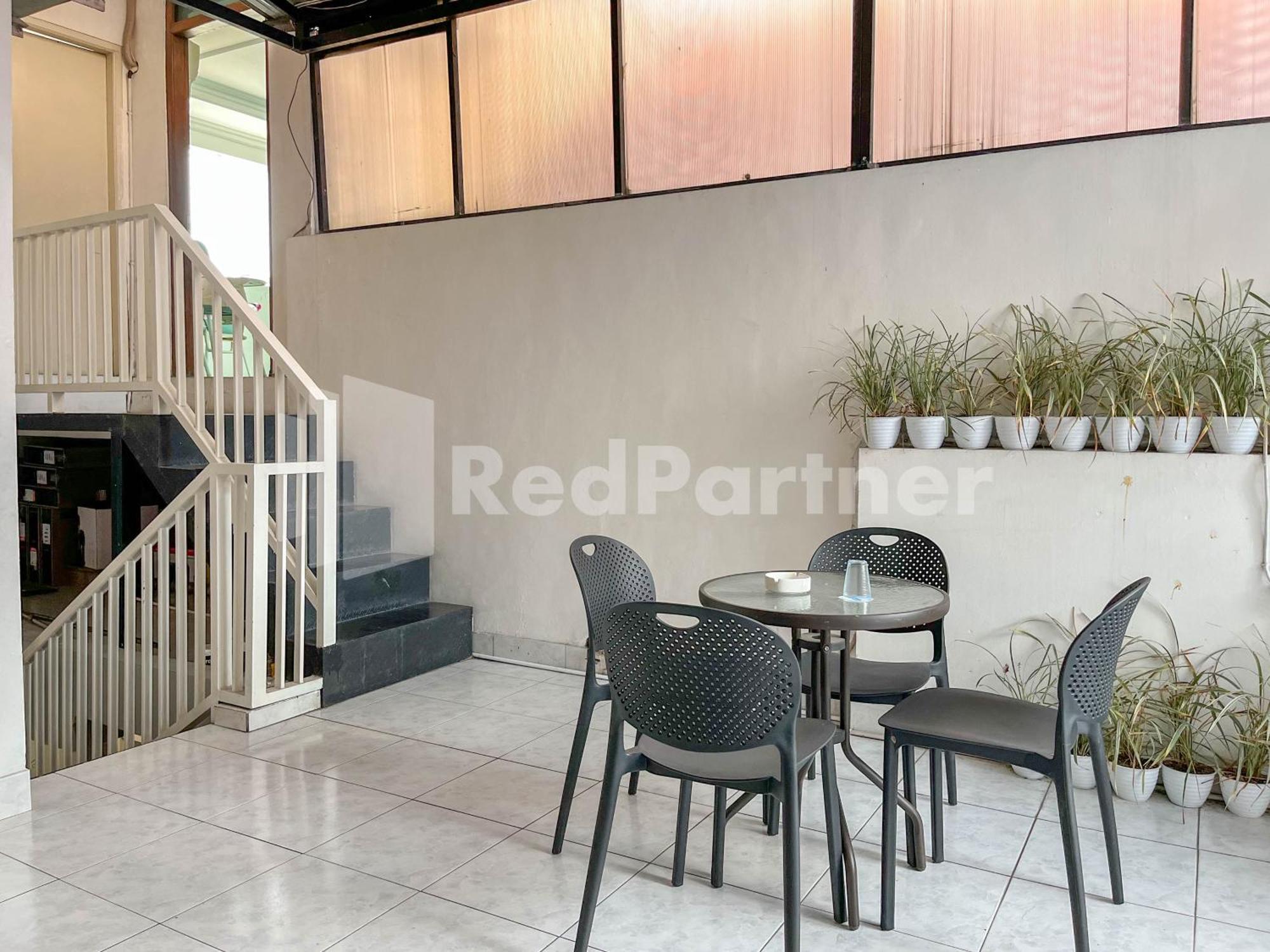 D Palma Near Lokananta Manahan Mitra Reddoorz スラカルタ エクステリア 写真